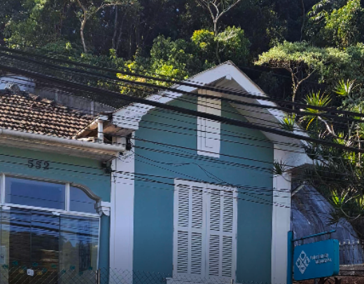 Veterinária Valparaíso, em frente ao Val Marché