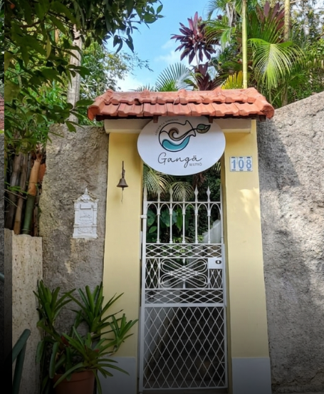 Portão de entrada no número 108